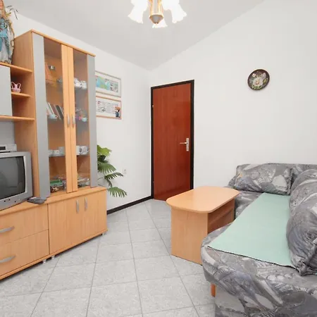 Apartamento With A Parking Space Baska, Krk - 5442